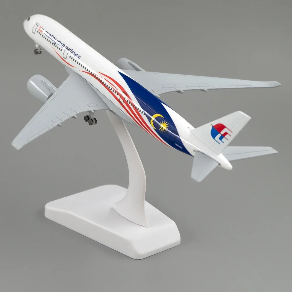 Kids Toys Malaysia - 子供用ホイール付き合金飛行機,おもちゃのモデル,子供用装飾,コレクションギフト,マレーシアのエアバス航空会社a350,20cm
